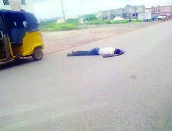 Man Lies On the Road In Imo, Waits For Cars To Crush Him to Death After Going Frustrated with Government (Photo)